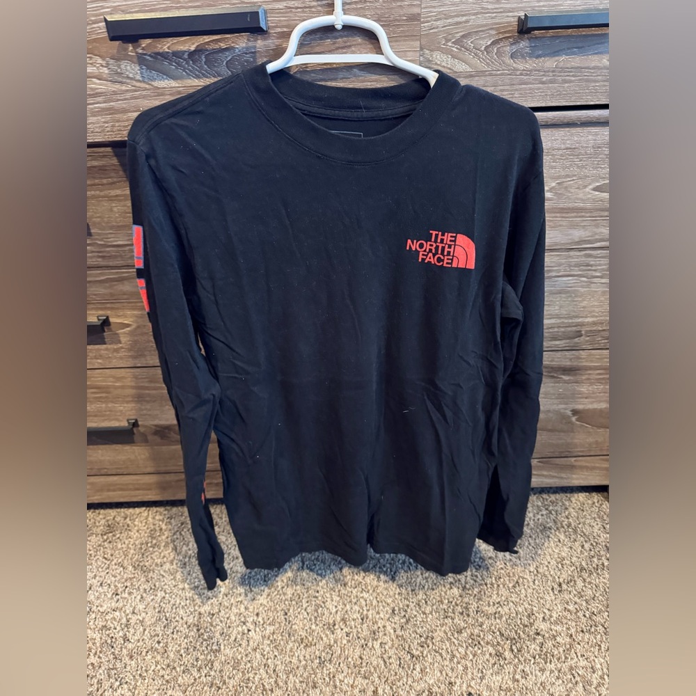 The North Face Men's Black and Red Long Sleeve Tee